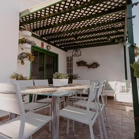 Nyaraló Ferienhaus In Mit Terrasse Und Gemeinschaftlichem Pool Playa del Inglés